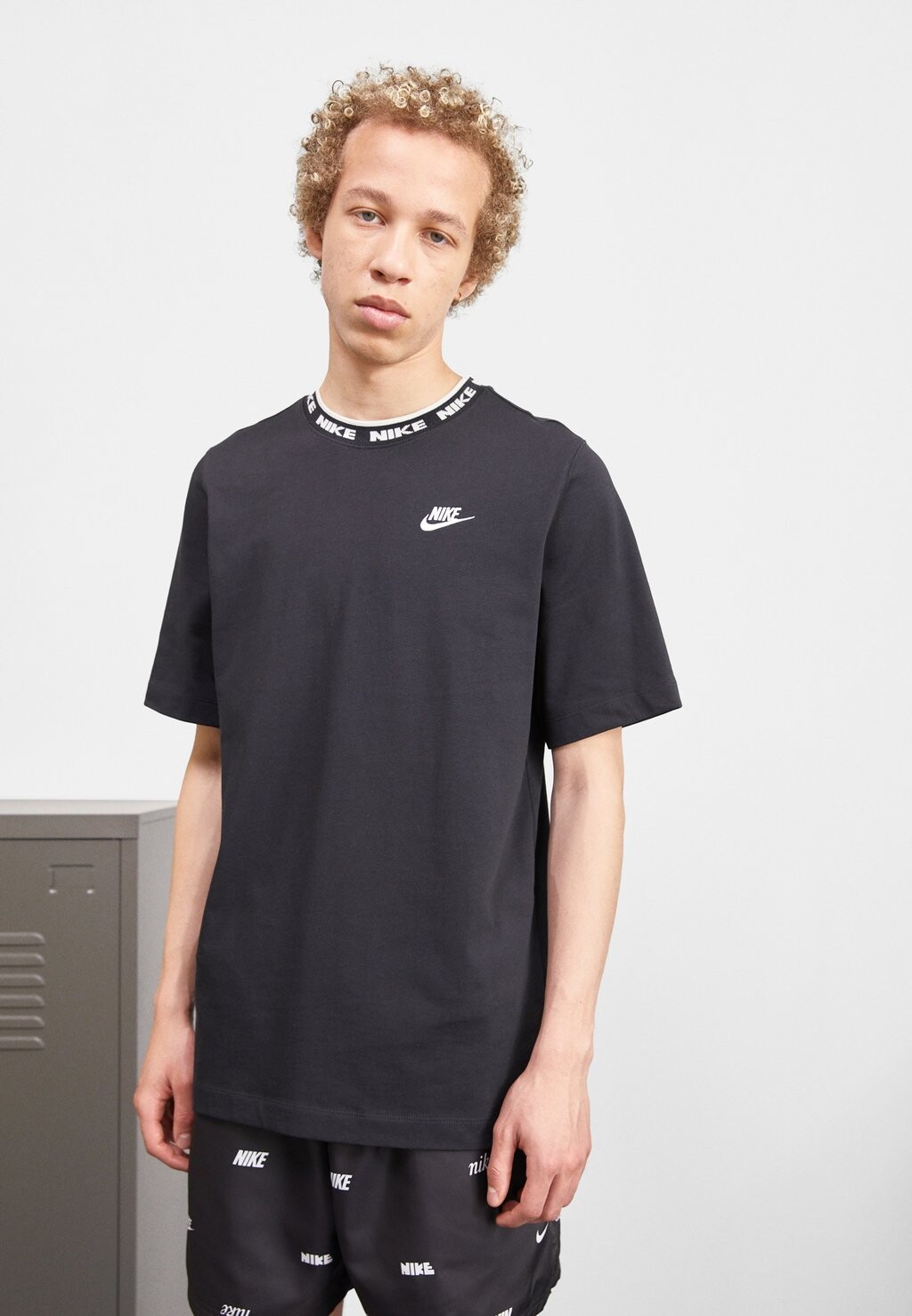 

Футболка с принтом M CLUB LBR SS Nike, черный/белый