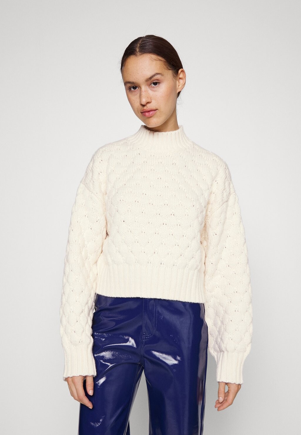 

Свитер Monki, белый