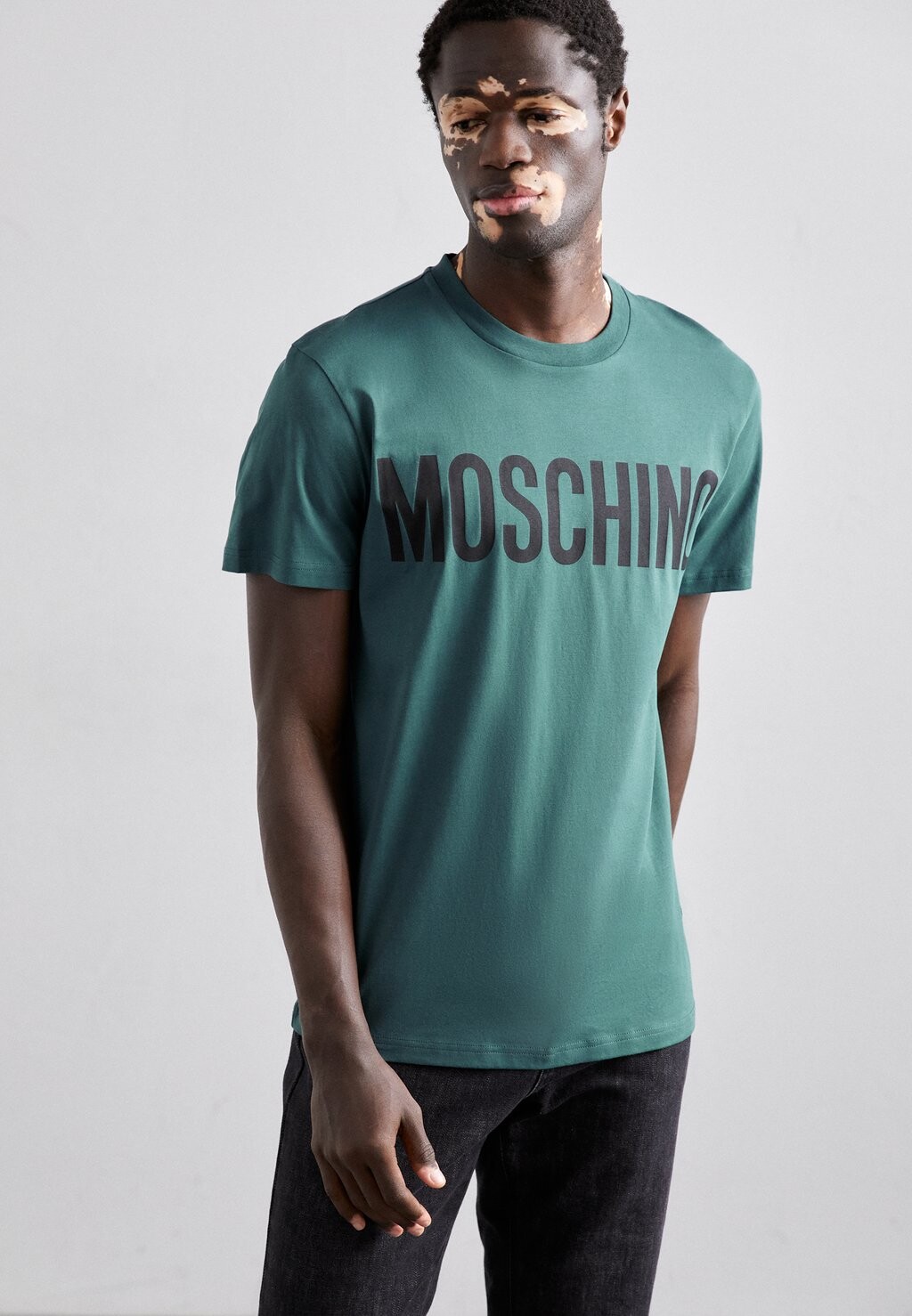 

Футболка с принтом MOSCHINO, зеленая, Зеленый