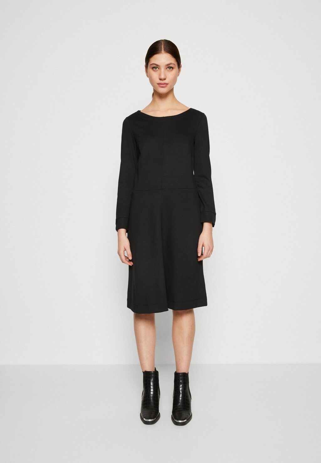 

Трикотажное платье Esprit, черный