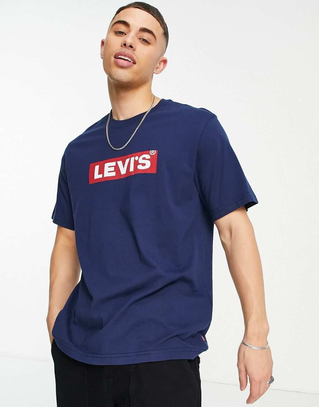 

Темно-синяя футболка Levi's с логотипом в виде коробки