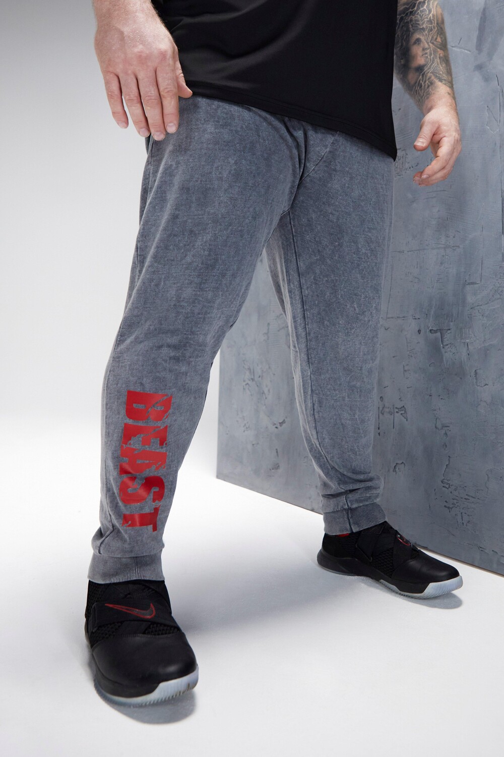 

Джоггеры man active beast acid wash jogggers Boohoo, угольный