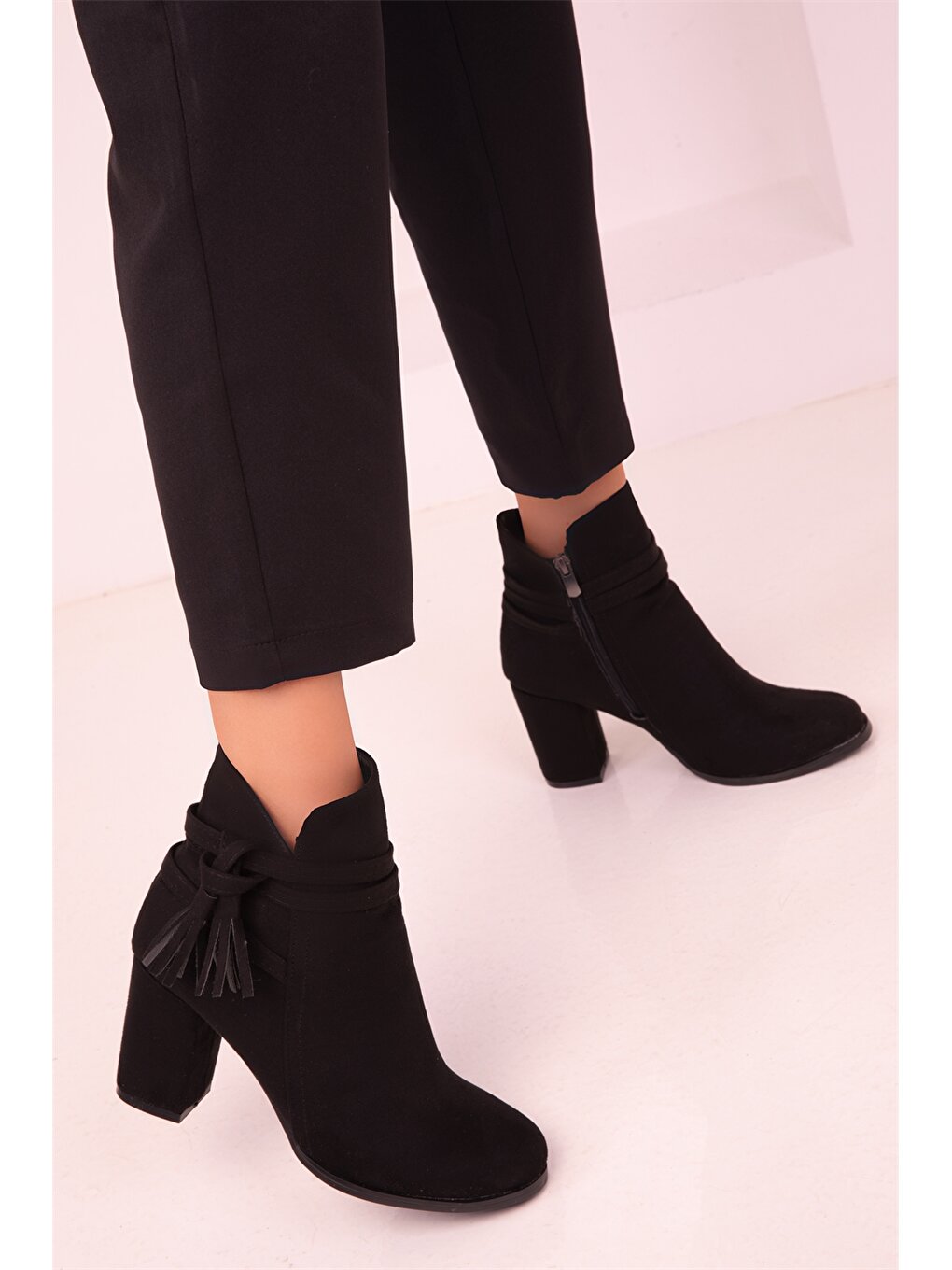 Женские ботинки на каблуке с кисточками Soho Exclusive