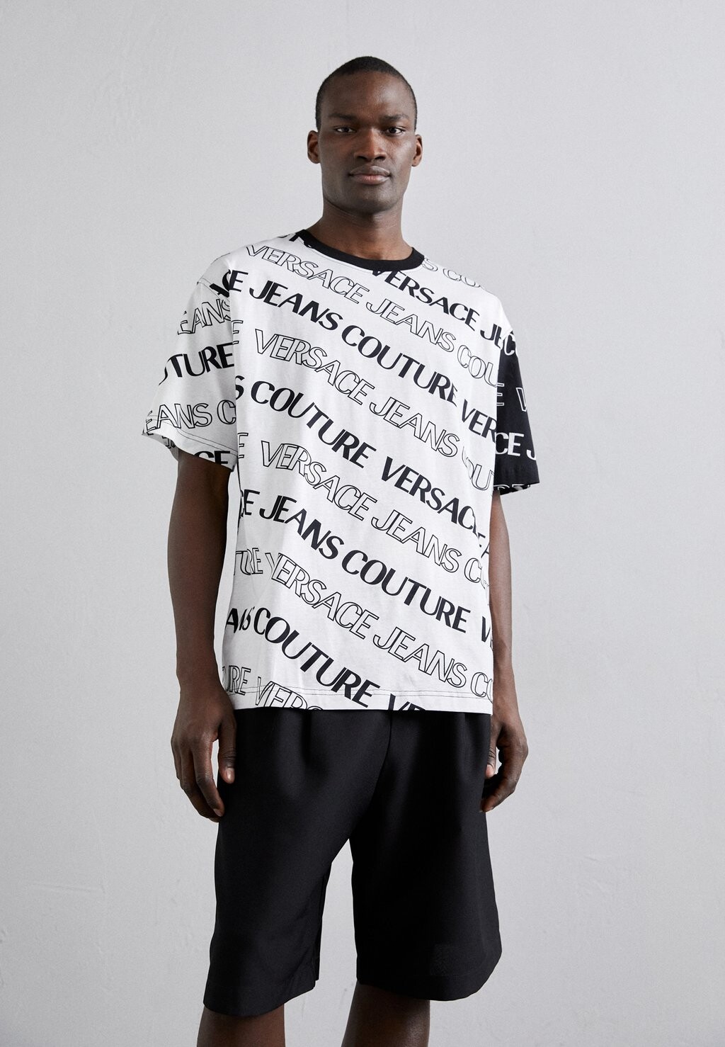 

Футболка с принтом MONOGRAM Versace Jeans Couture, белый
