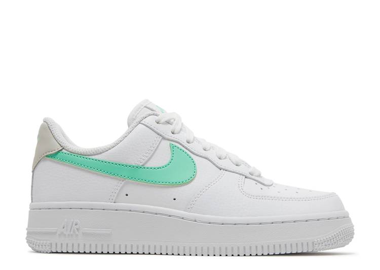 

Кроссовки Nike WMNS AIR FORCE 1 '07 'WHITE GREEN GLOW', белый