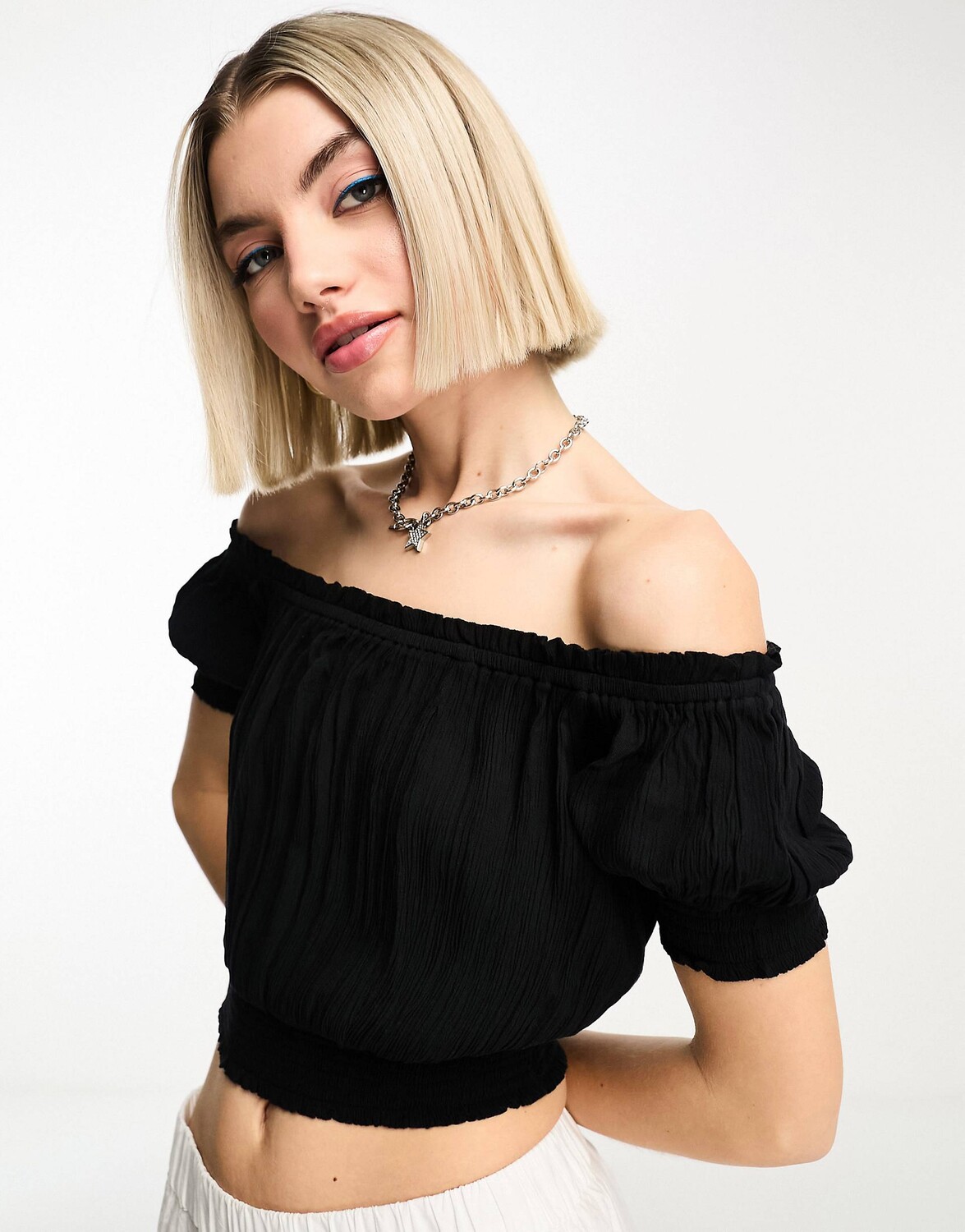 

Черный укороченный топ с короткими рукавами Superdry