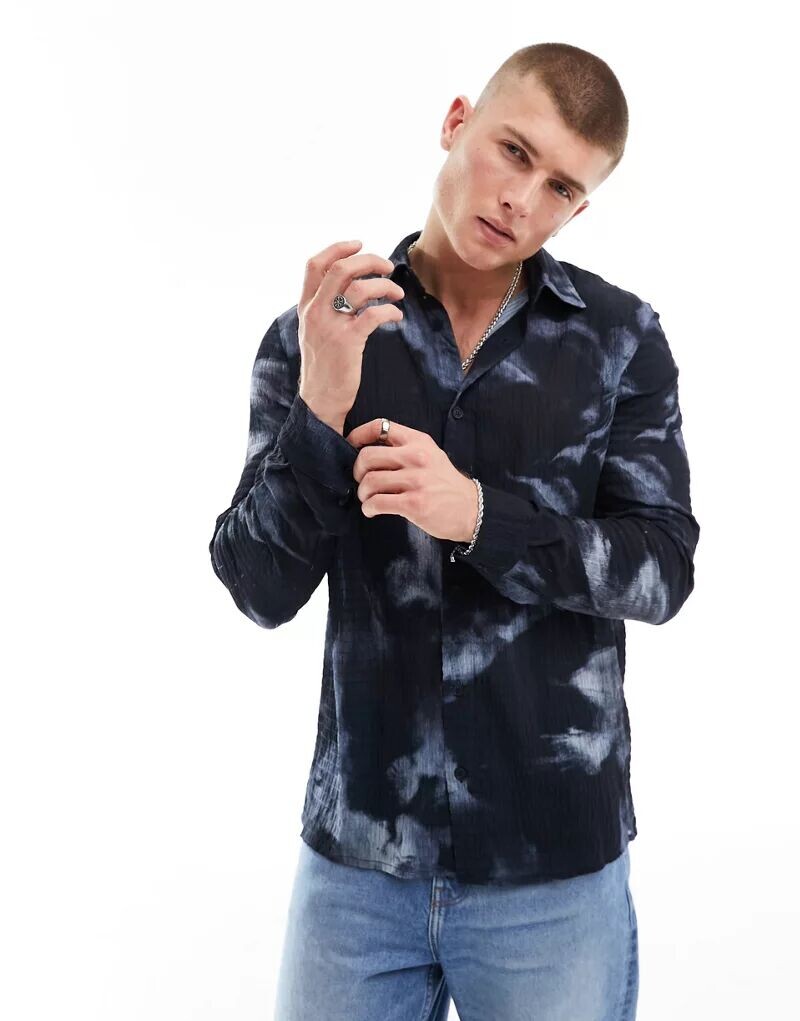 

Темно-синяя рубашка с длинными рукавами и чернильным принтом River Island