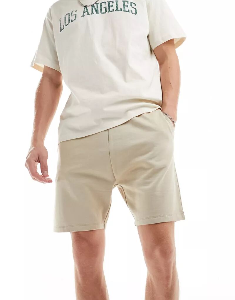 Бежевые шорты узкого кроя средней длины ASOS белые шорты чинос узкого кроя средней длины asos