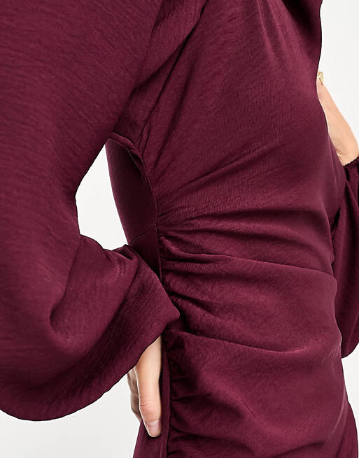 

Бордовое платье миди с драпированным вырезом и рюшами по бокам ASOS DESIGN