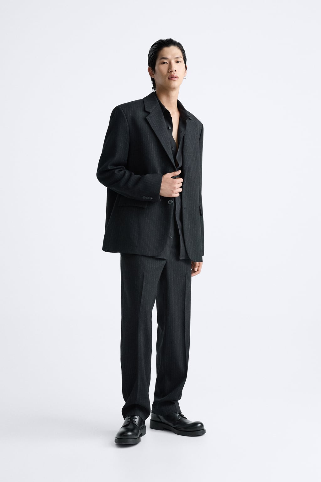 

Костюмные брюки в тонкую полоску ZARA, черный