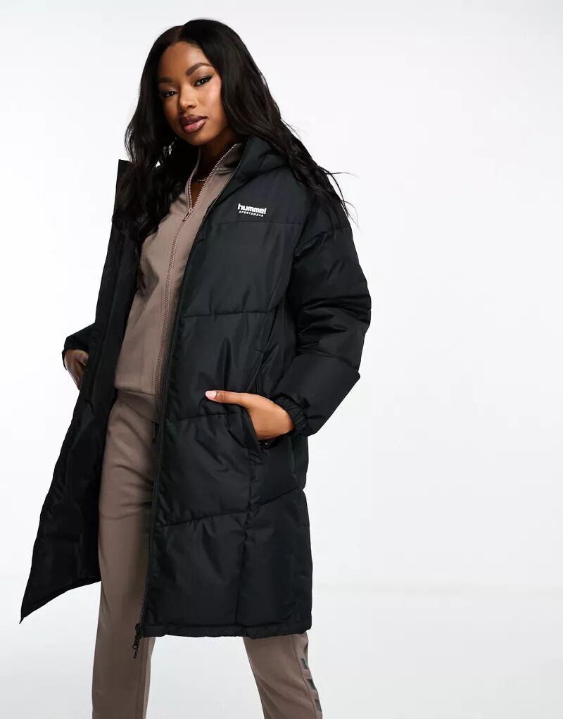 Черная утепленная куртка средней длины Hummel толстовка натали оверсайз средней длины трикотажная утепленная без карманов размер 46 белый