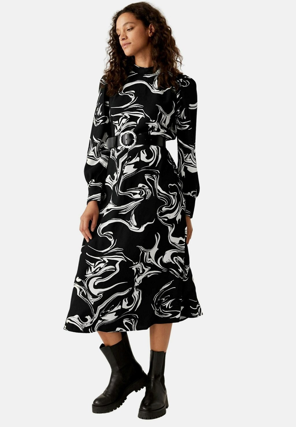 

Элегантное платье Marks & Spencer