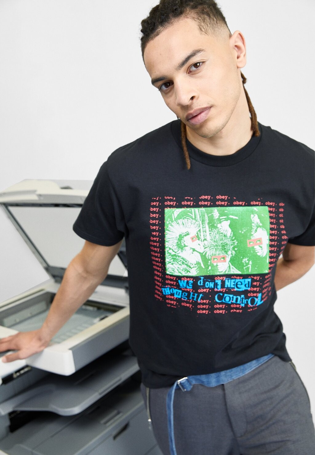 

Футболка с принтом Obey Clothing, черный