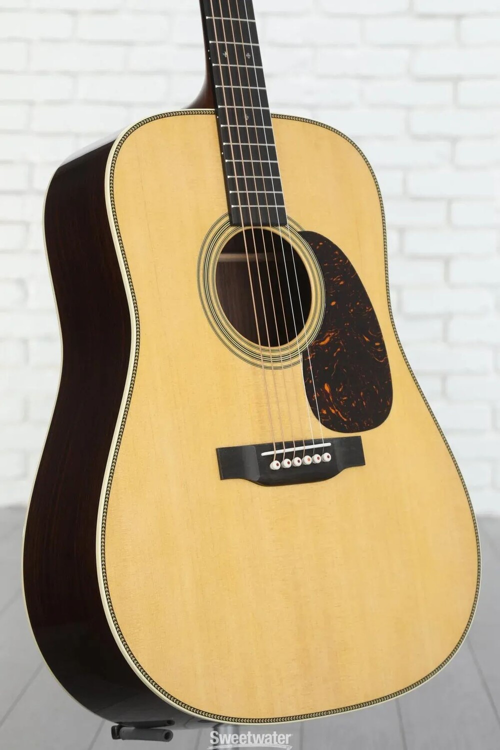 

Акустическая гитара Martin HD-28 — натуральная, со стареющим тонером