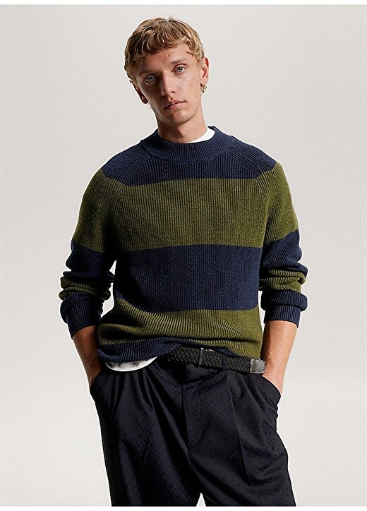 

Синий мужской свитер узкого кроя с круглым вырезом Tommy Hilfiger