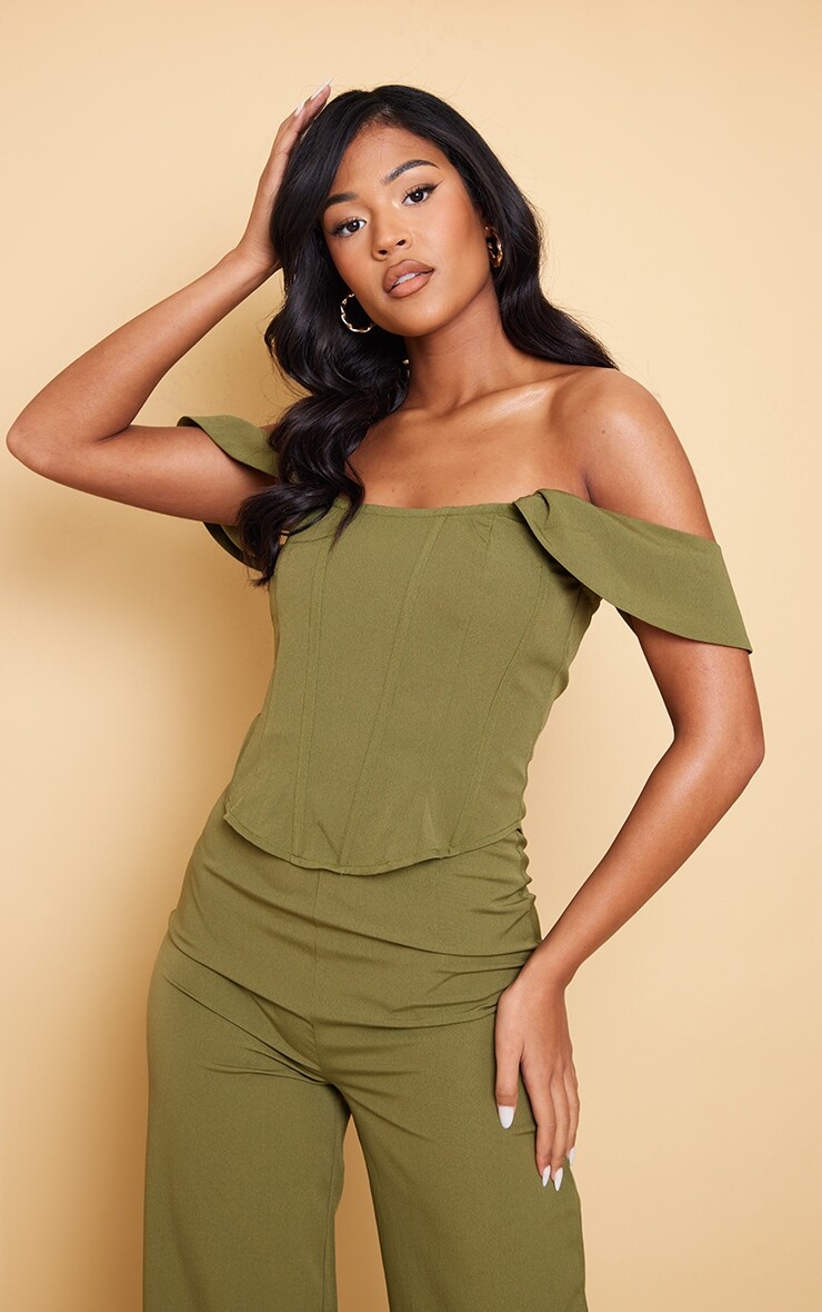 

PrettyLittleThing Текстурированный корсетный топ с открытыми плечами Tall оливкового цвета