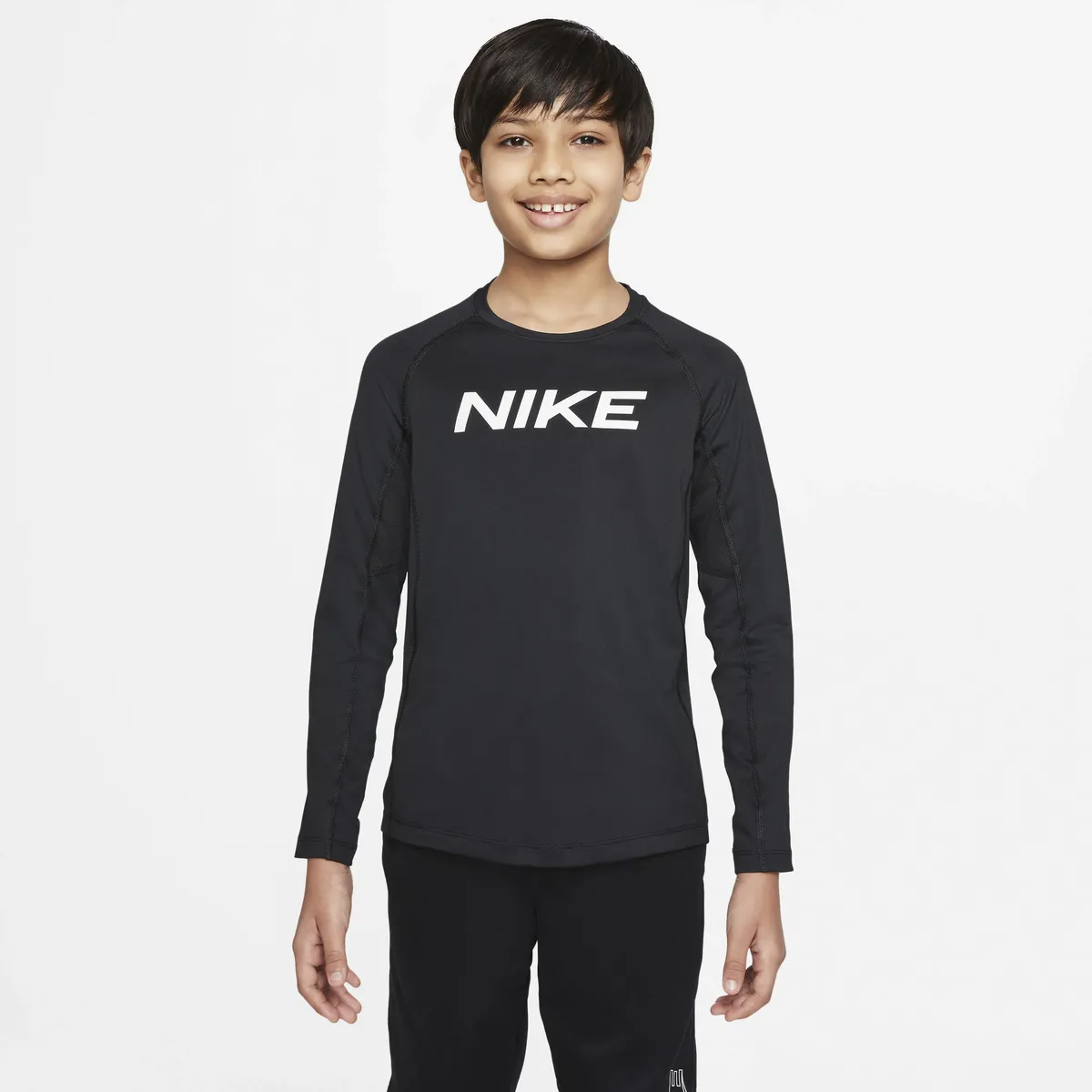 

Рубашка Nike с длинными рукавами "Pro Dri-FIT Big Kids' (Boys') Long-Sleeve Top", черный