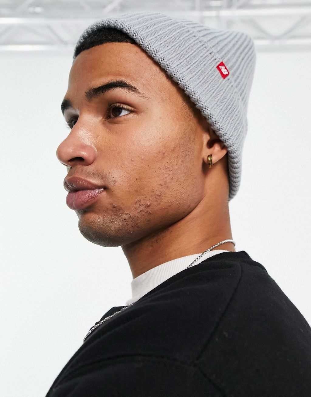 

Серая шапка New Balance Watchman