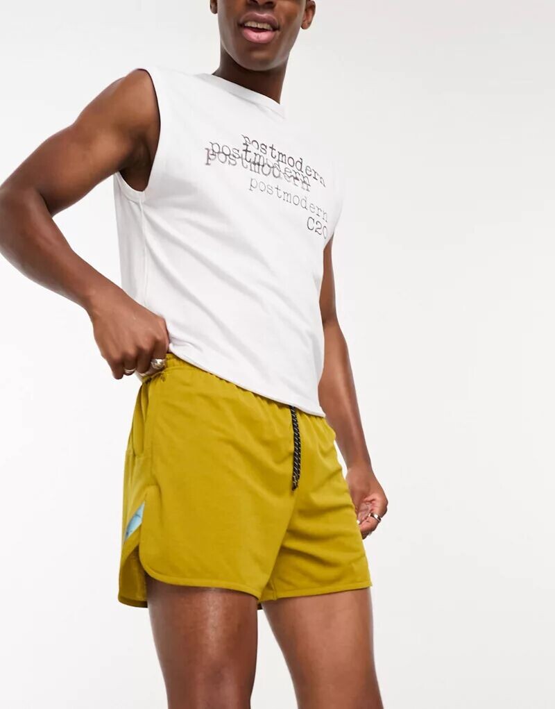 

Коричневые шорты Nike Run Division Stride Dri-Fit размером 4 дюйма