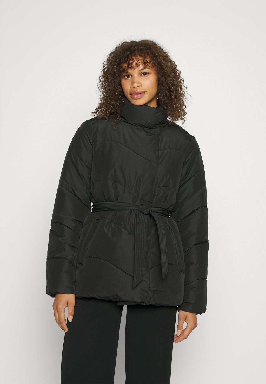 

Куртка для отдыха Vero Moda VMWAVE JACKET BELT, черный