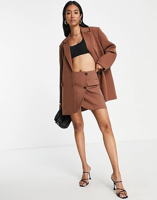

Шоколадный костюмный пиджак строгого кроя Vero Moda