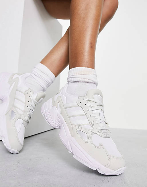 Белые и серебристые кроссовки adidas Originals Falcon