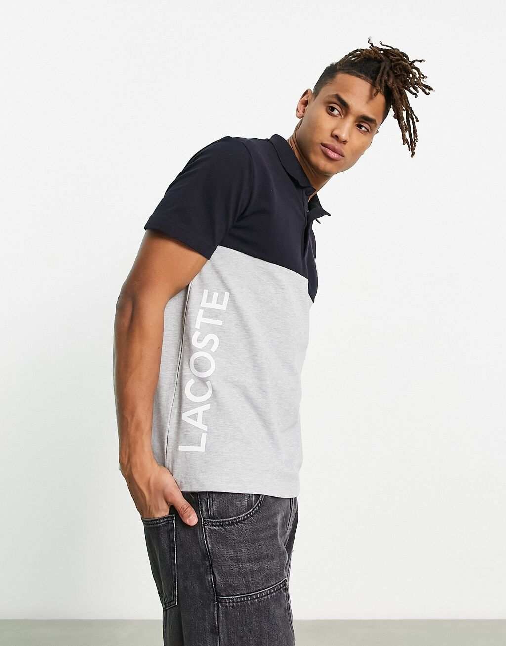 

Серо-черная рубашка-поло с логотипом Lacoste в стиле колор-блок