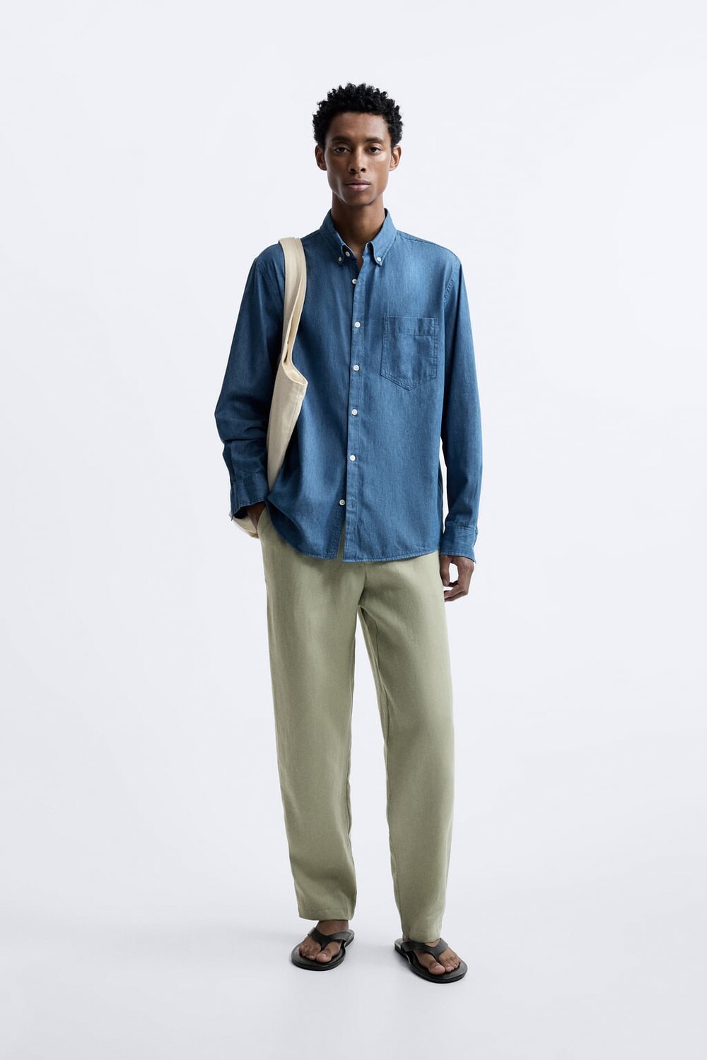 

Брюки из 100% льна со складками ZARA, зеленый
