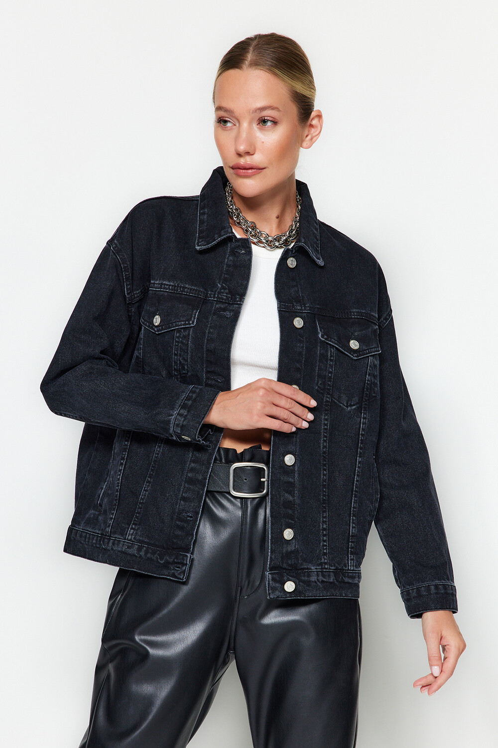 

Куртка джинсовая Trendyol Oversize Trucker, черный