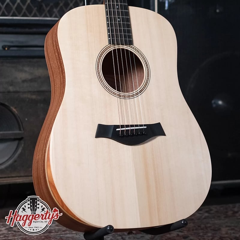 

Акустическая гитара Taylor Academy 10 Dreadnought Acoustic with Gig Bag