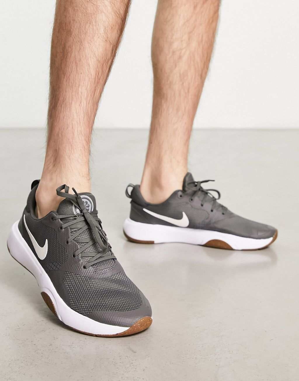 

Серо-белые кроссовки Nike Training City Rep