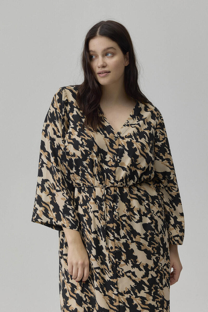 

Платье больших размеров 7/8 Vero Moda Curve, серый