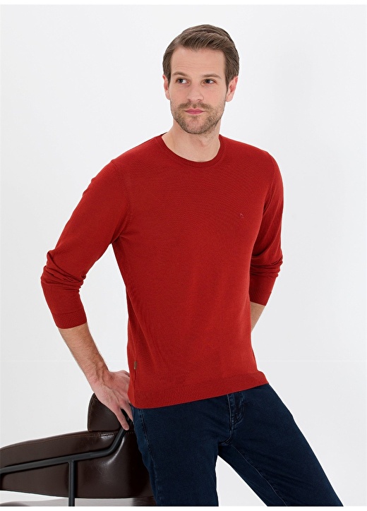 Однотонный красный мужской свитер узкого кроя с круглым вырезом Pierre Cardin