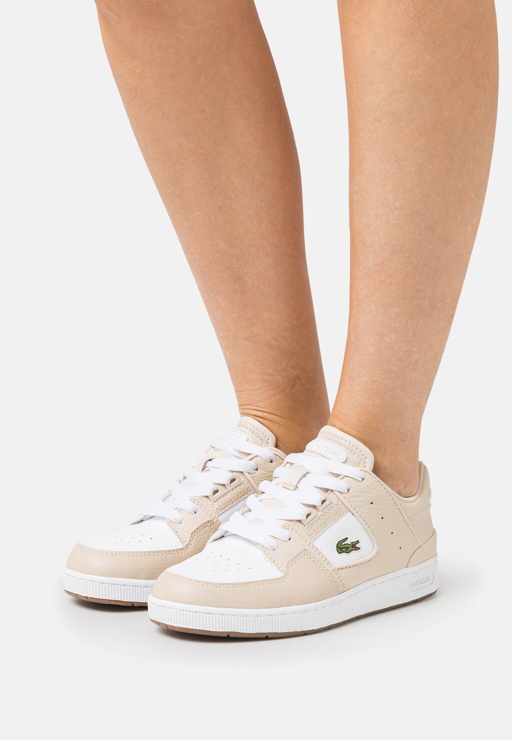 

Кроссовки Lacoste