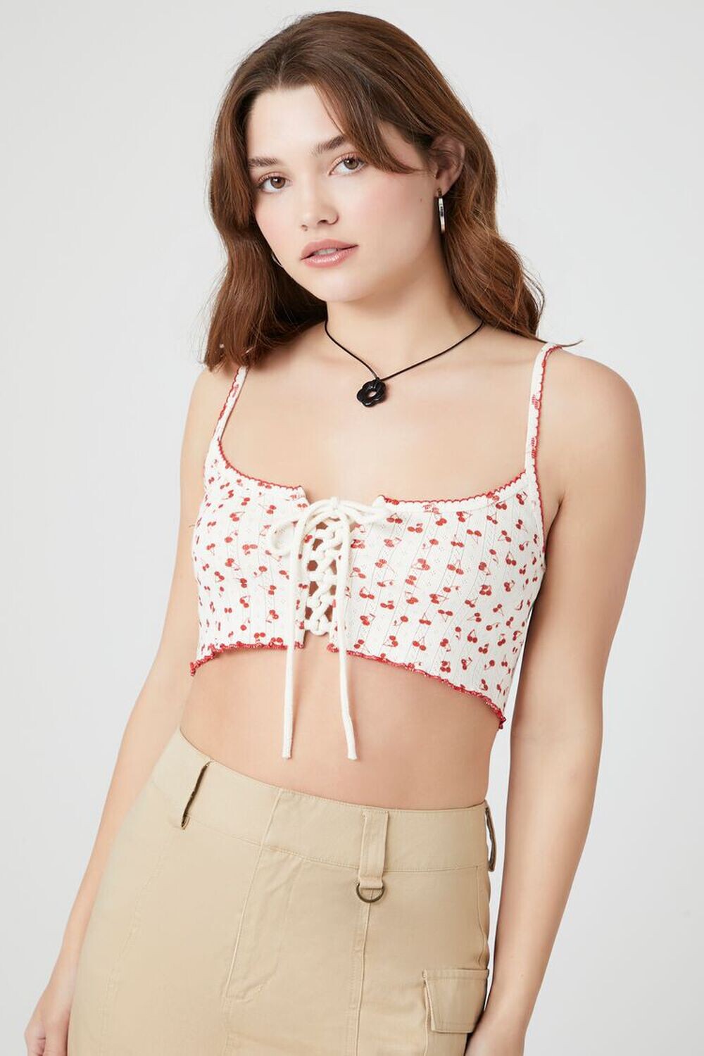 

Майка на шнуровке с вишневым принтом Forever 21, белый