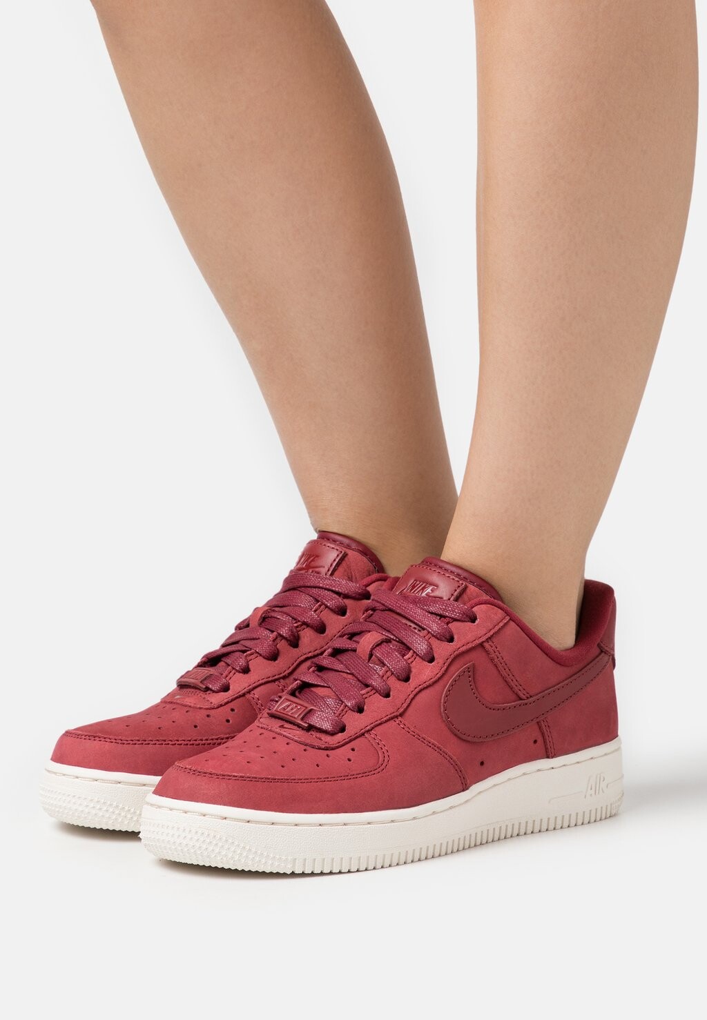 

Кроссовки Nike
