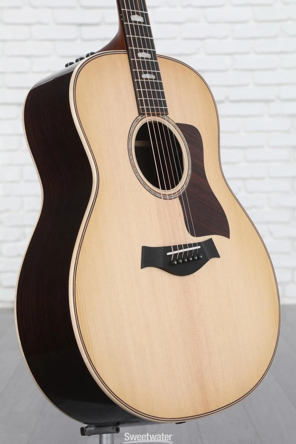 

Акустически-электрическая гитара Taylor 818e - античная блондинка
