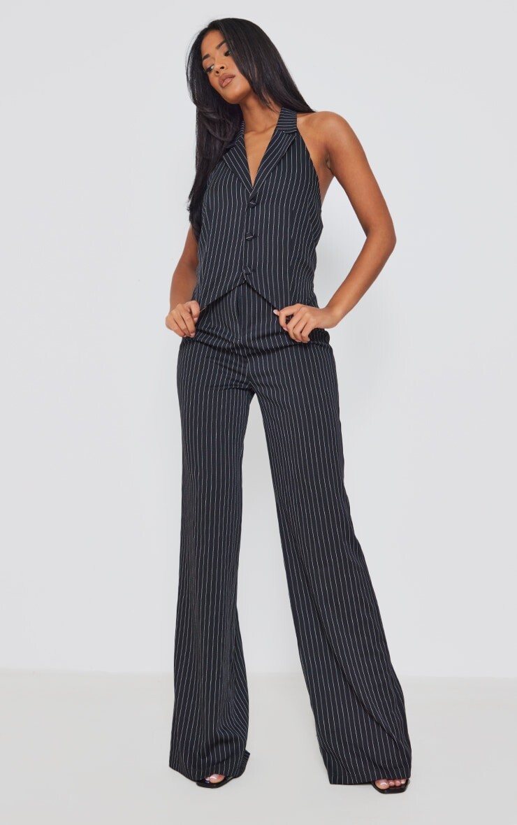 

PrettyLittleThing Высокие черные брюки строгого кроя в тонкую полоску