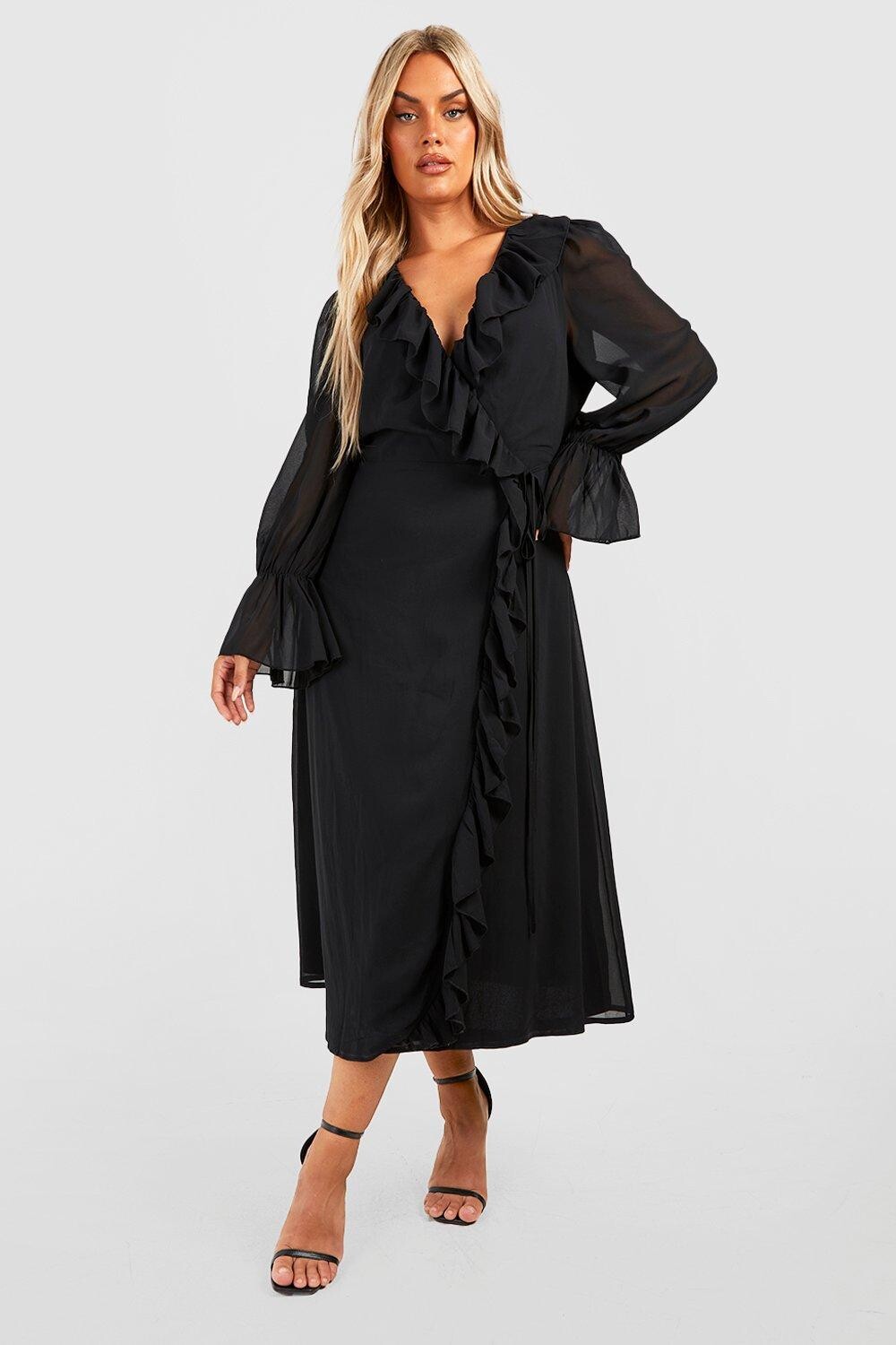 

Платье плюс с рюшами и запахом boohoo, черный