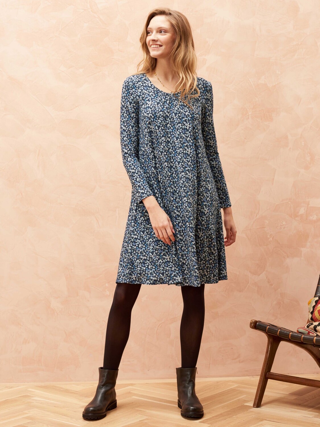 

Свободное трикотажное платье с принтом Brora Liberty, Sky Leaf