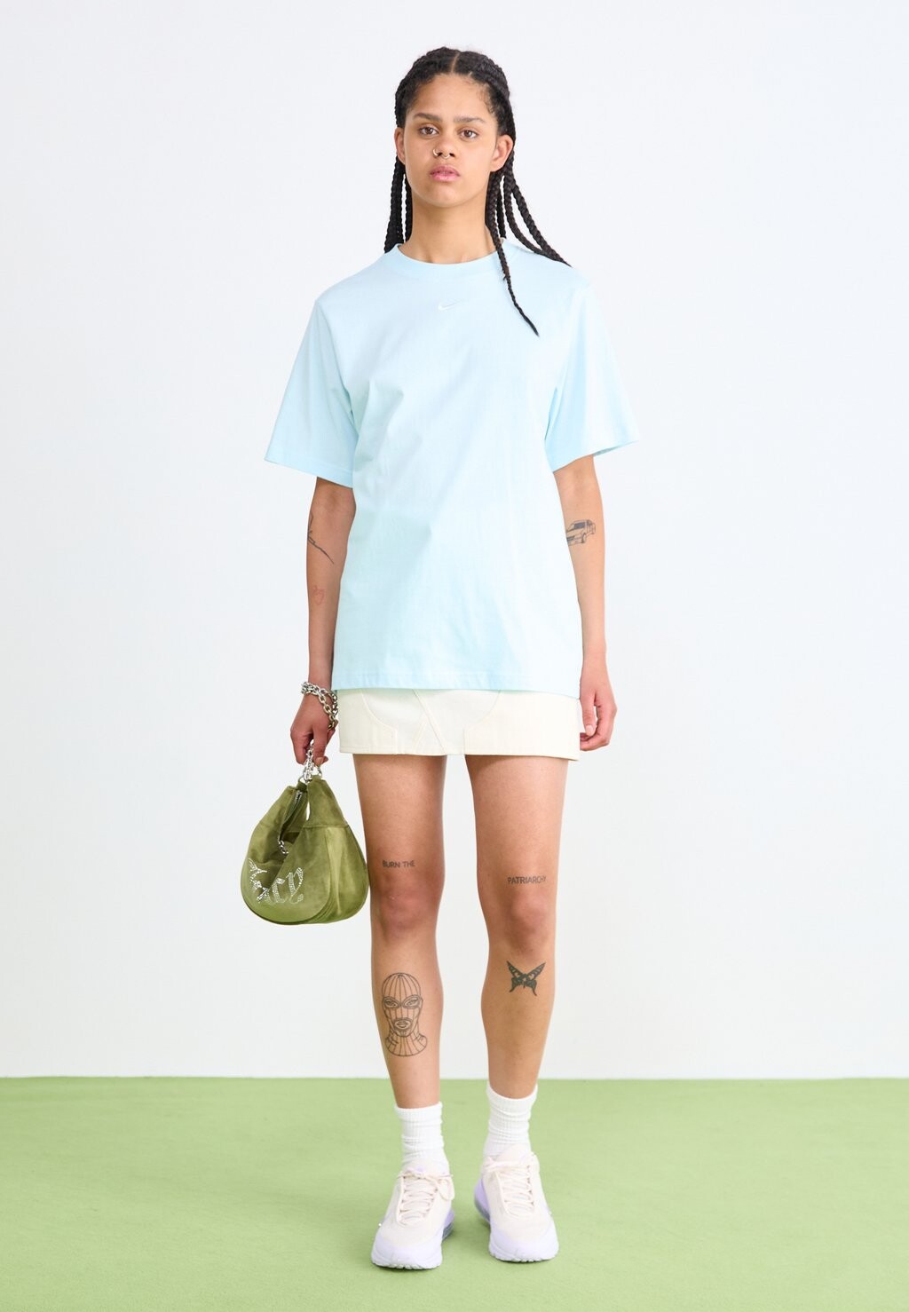 

Базовая футболка TEE Nike, светло-голубой