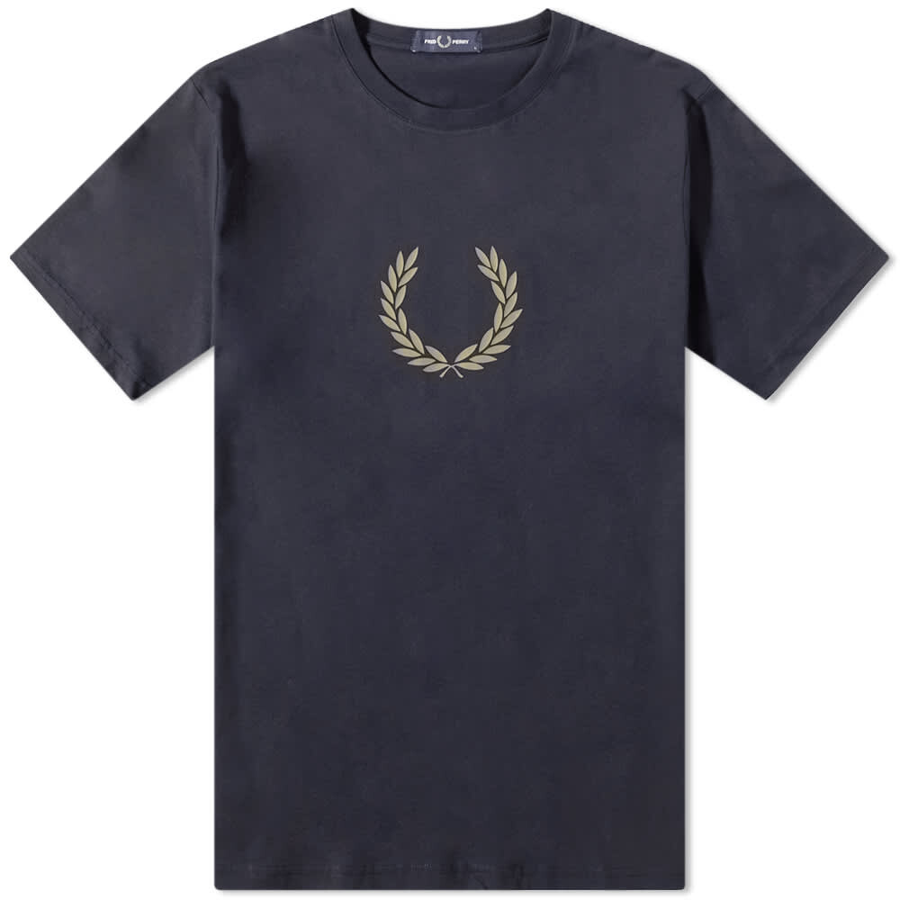 

Футболка Fred Perry с лавровым венком