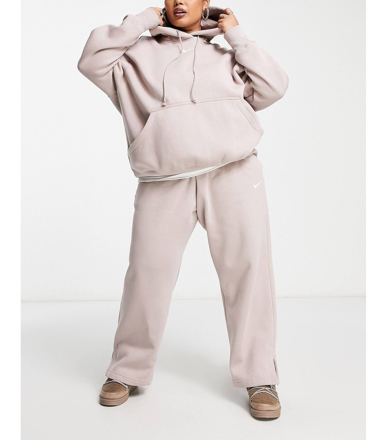 

Широкие джоггеры Nike Plus Phoenix из камня, Серый