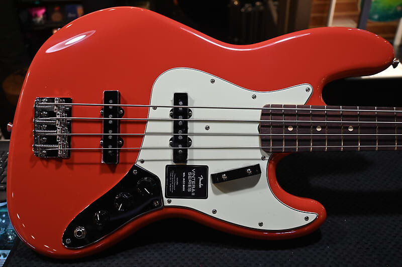 

Басс гитара Fender Vintera II ‘60s Jazz Bass - Fiesta Red #9485
