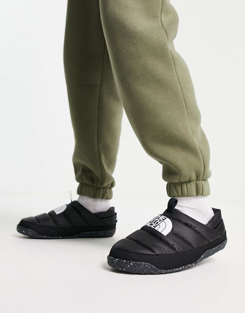 

Черные утепленные слипоны The North Face Nuptse