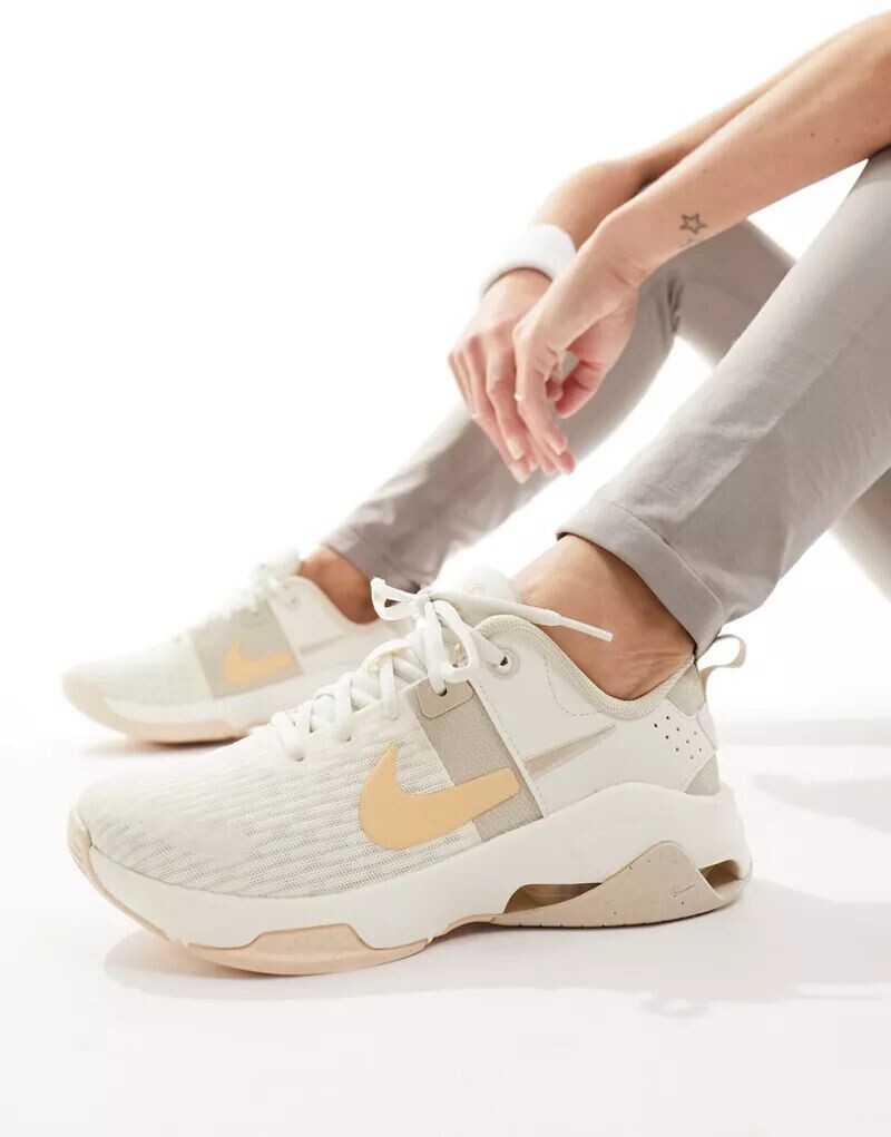 

Бело-персиковые кроссовки Nike Zoom Bella 6