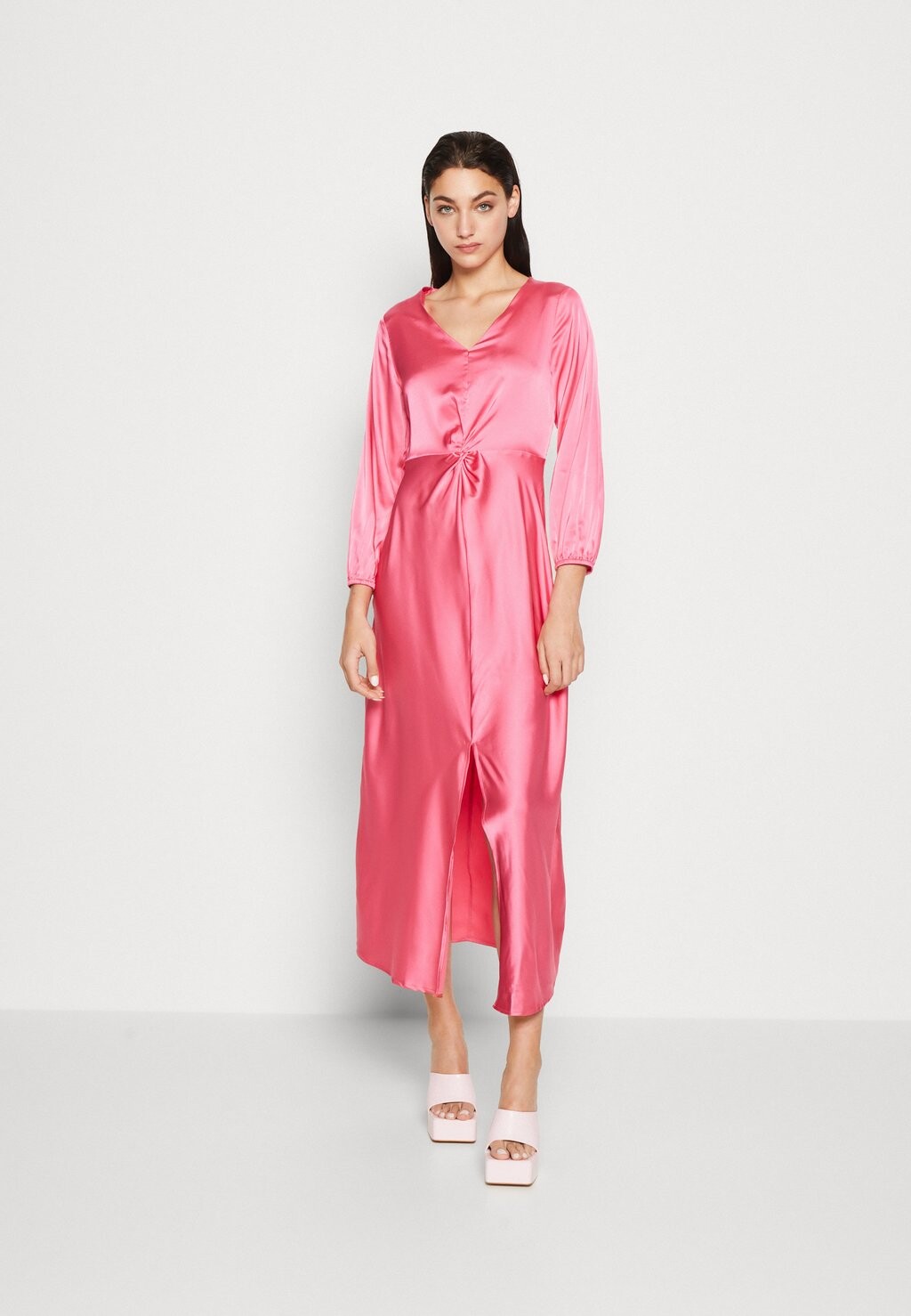 

Коктейльное платье Monki