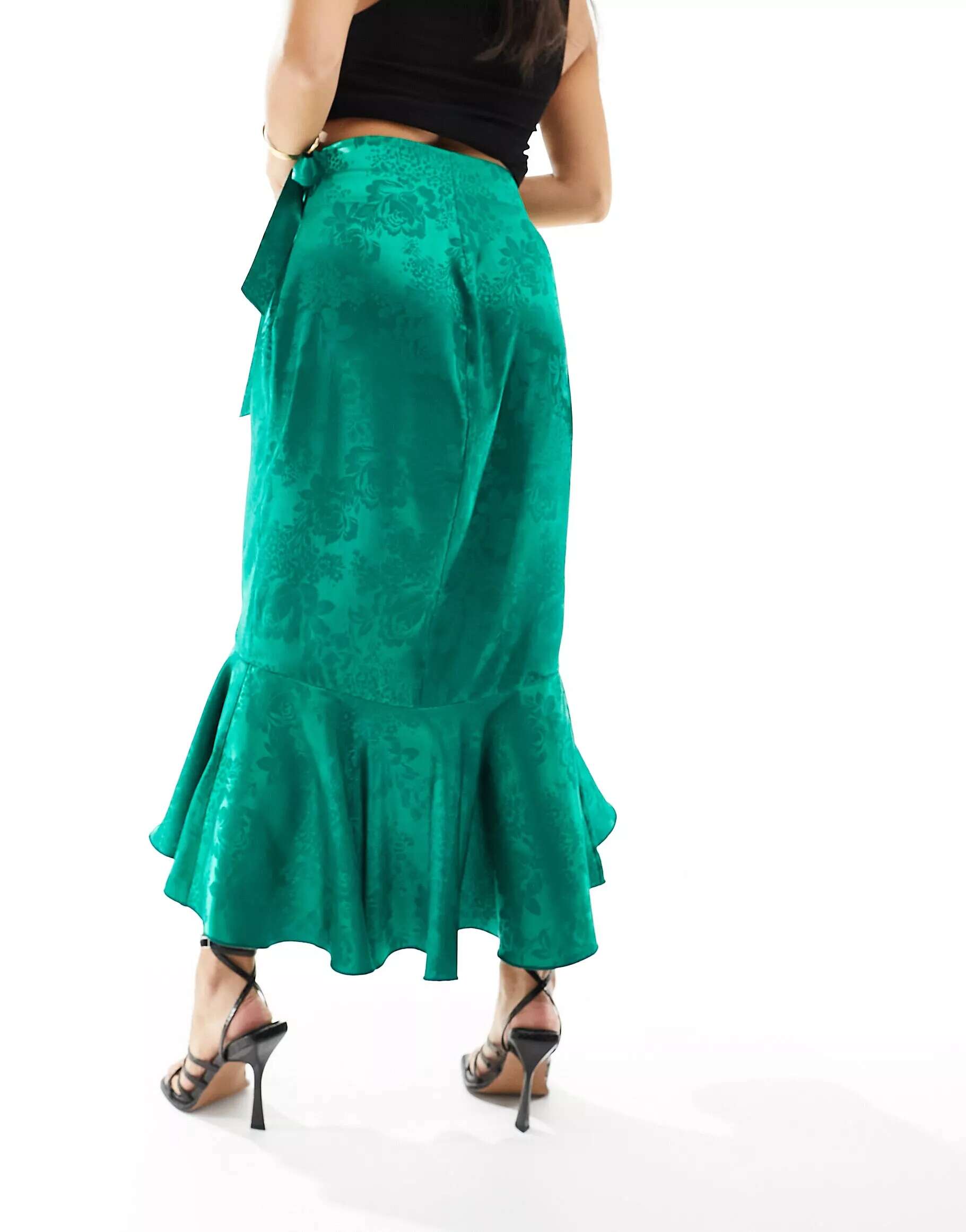 цена Атласная юбка миди с запахом и воланами London Petite изумрудно-зеленого цвета Flounce London