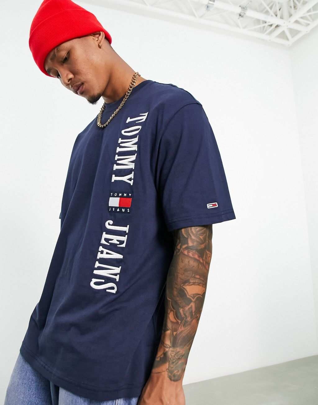 

Темно-синяя футболка с фигуристами Tommy Jeans Archive