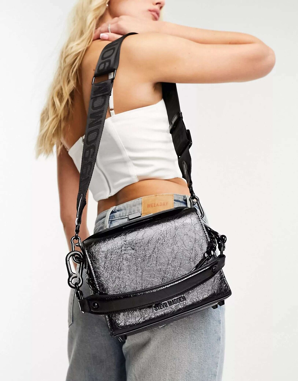 

Черная сумка через плечо Steve Madden Bkkira